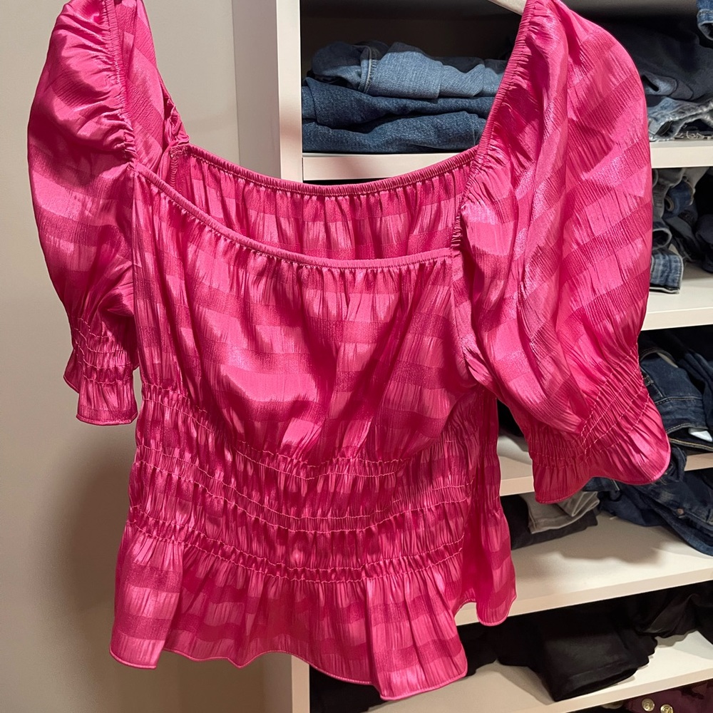 Cute pink top